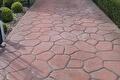 Rood tuinpad van Creteprint in een flagstone-patroon